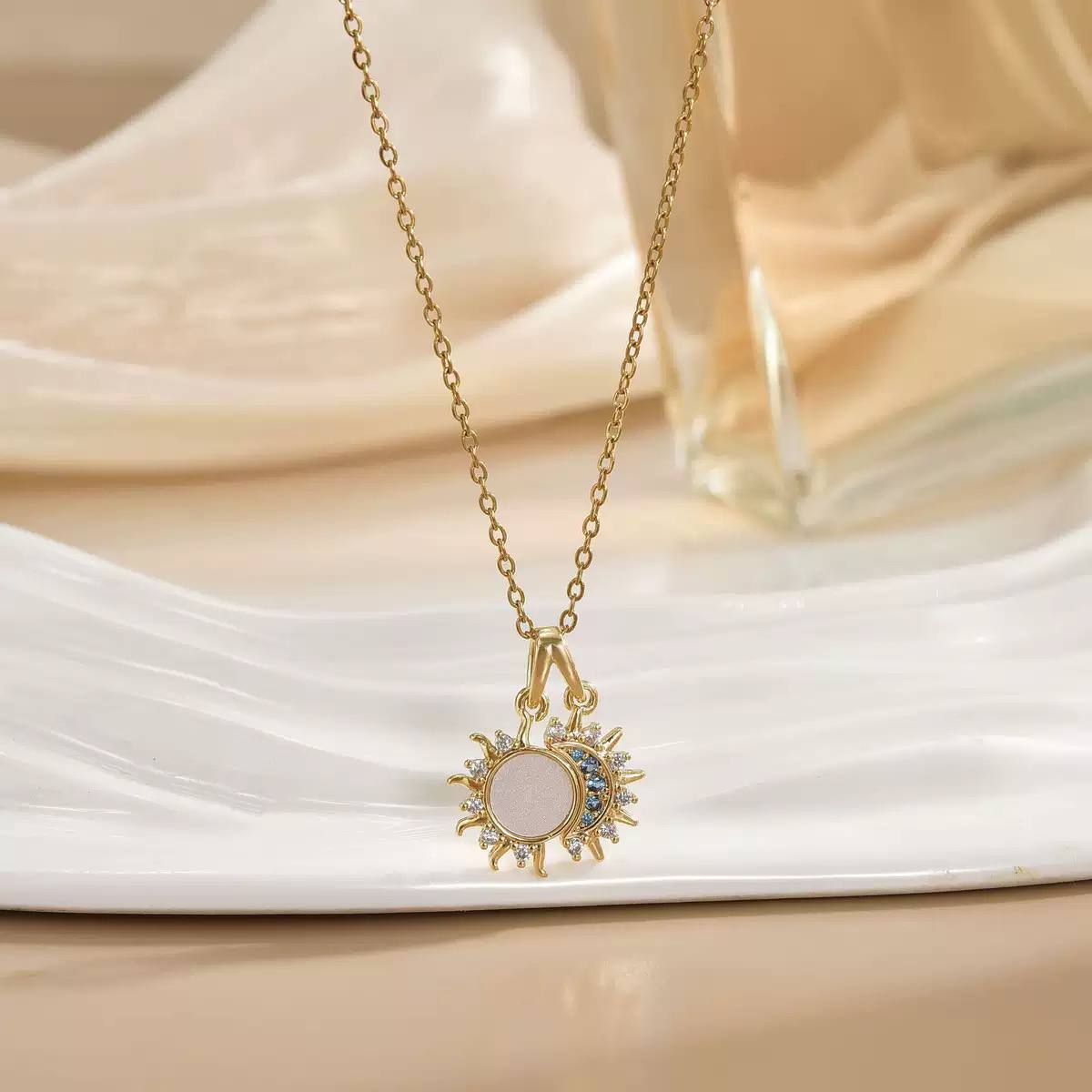 Product Name:
Sun & Moon Trend Necklace