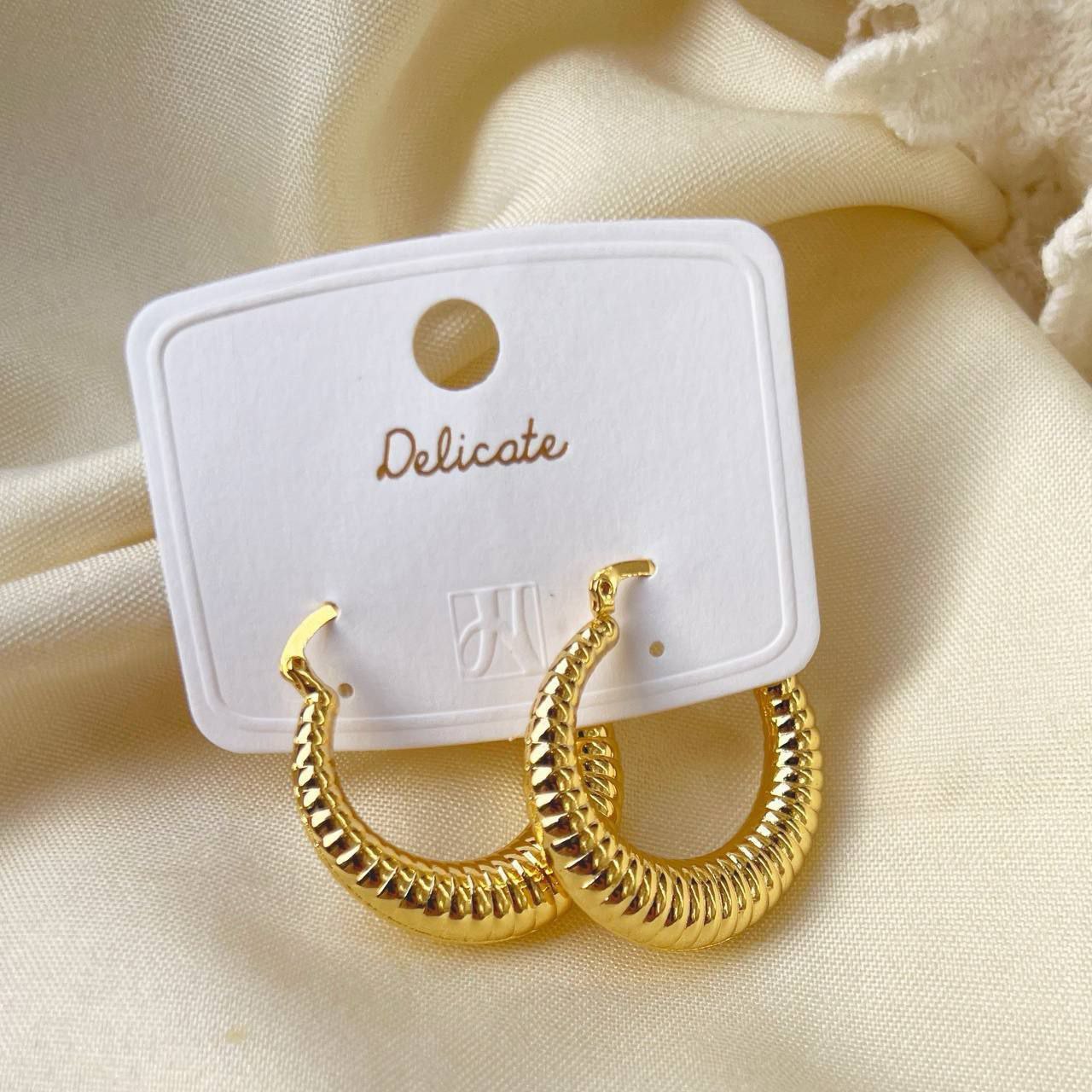 Product Name:
Lightweight Hollow Chinese Gold Plated Earrings – Real Gold Water Plating