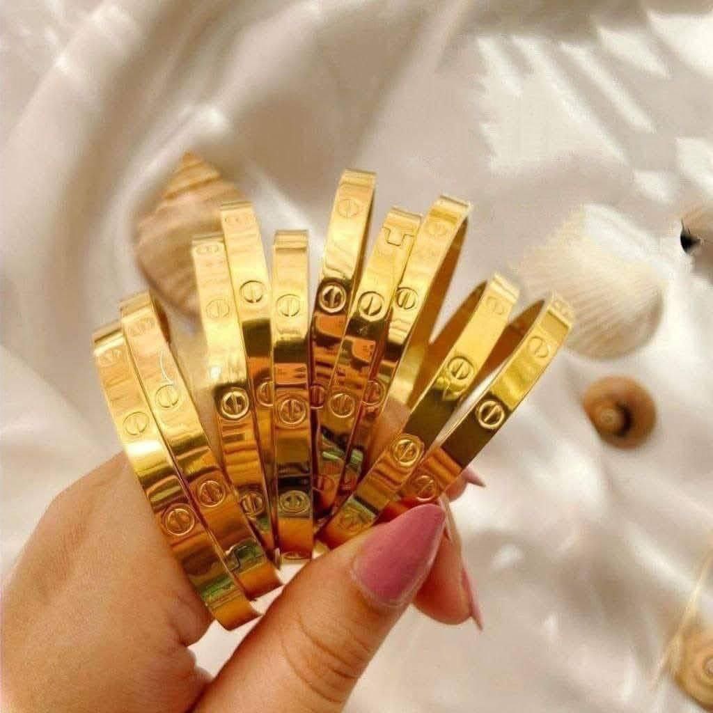 Product Name
Pure Stainless Steel Cartier-Style Bracelet – Full Engraved Stamps (Size 17)