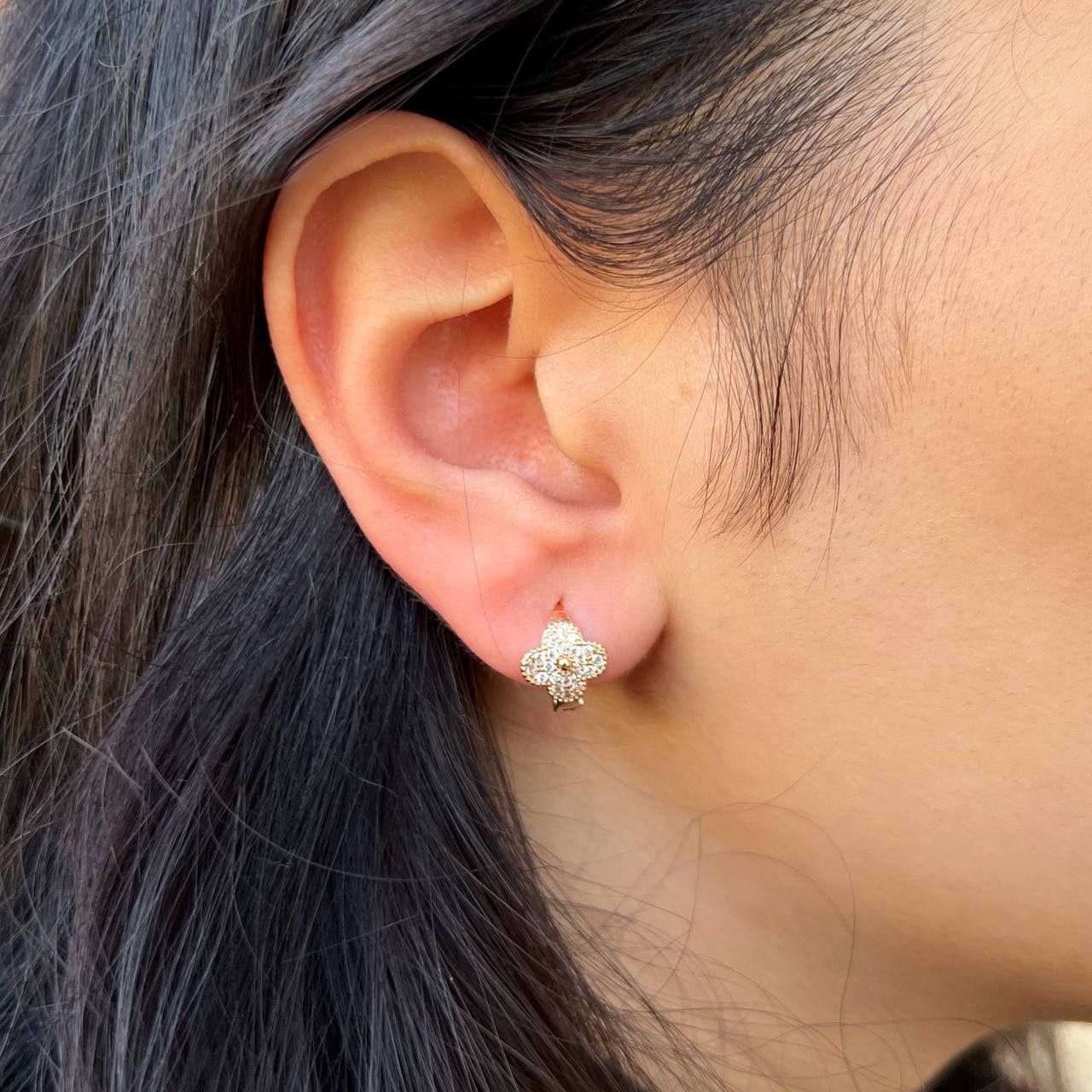 Product Name
Gold-Plated Chinese Stud Earrings – Pair