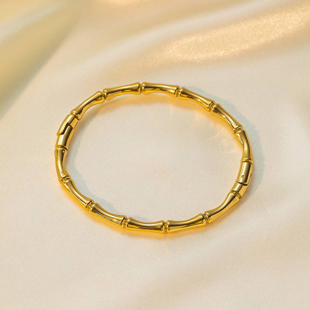 Product Title:
Classic Bamboo-Inspired Gold Bangle