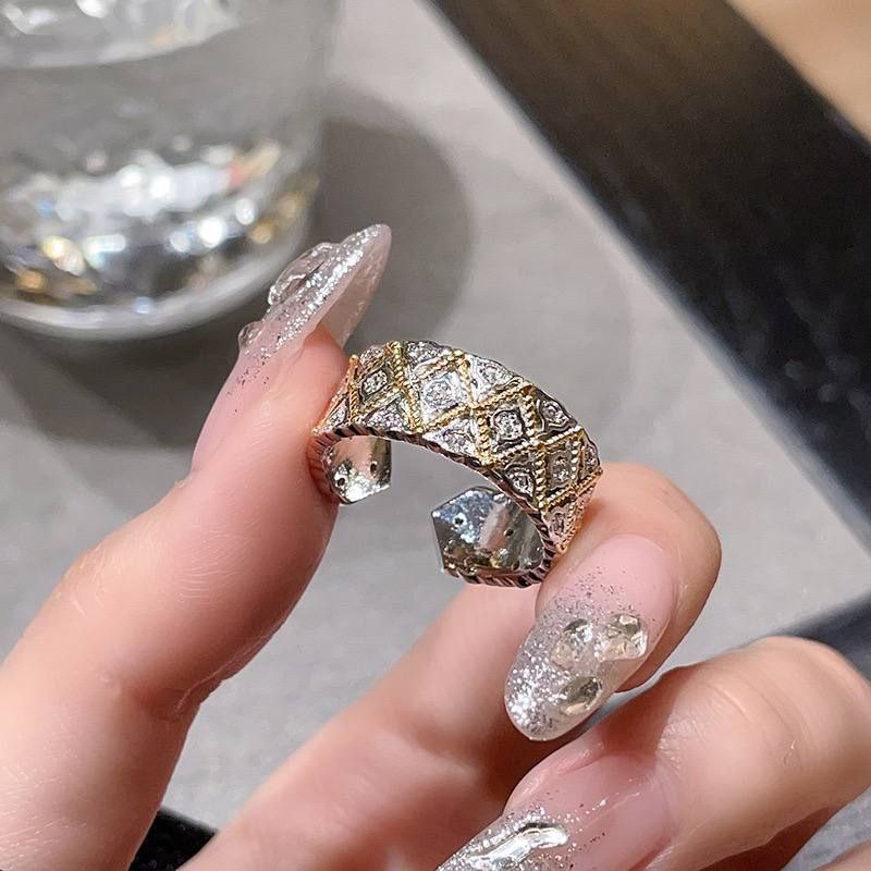 Product Name
Gold-Plated Adjustable Wedding Band with Zircon Stones