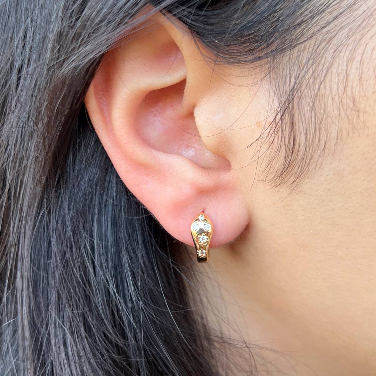 Product Name
Gold-Plated Chinese Stud Earrings – Pair