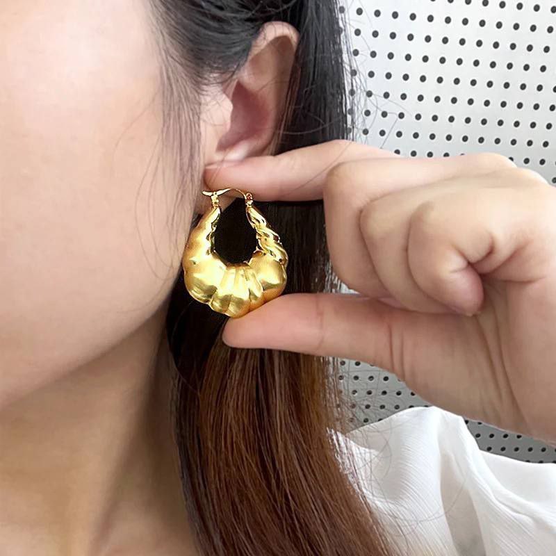 Product Name:
Lightweight Hollow Chinese Gold Plated Earrings – Real Gold Water Plating