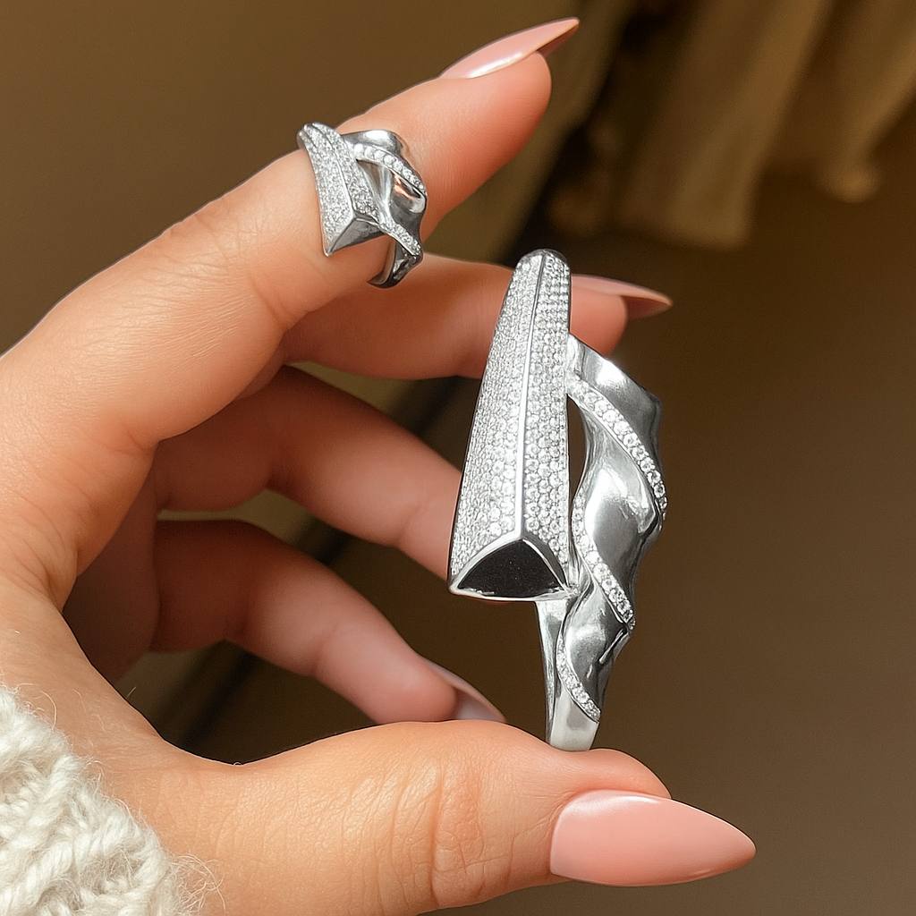 Product Name:
Gold-Plated Bracelet and Ring Set with Zircon Stones