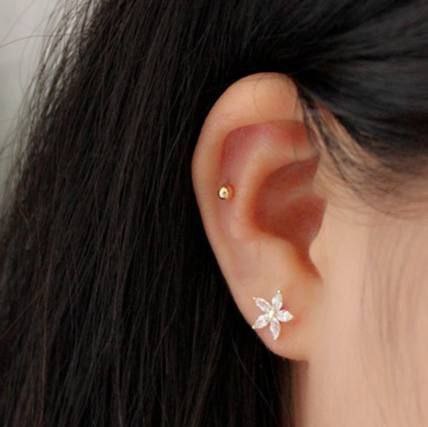 Product Name
Stainless Steel Barbell Piercing with Zircon Balls – Single Piece