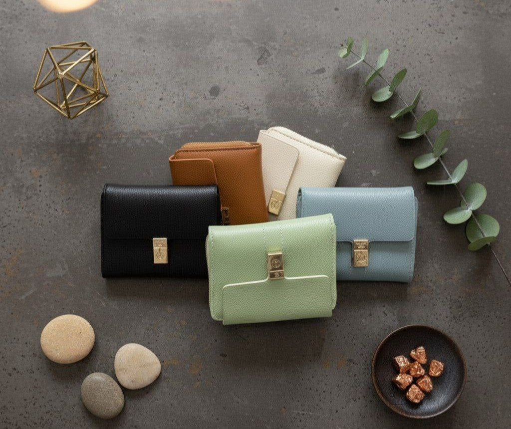 Product Name:
Spacious Zipper Leather Wallet