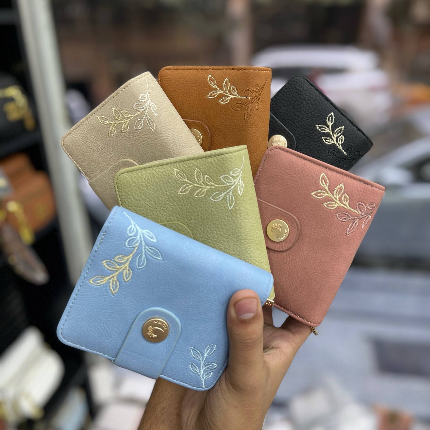 ✨ Product Title:
Elegant Embroidered Leaf Pattern Wallet – Soft PU Leather, Compact & Stylish