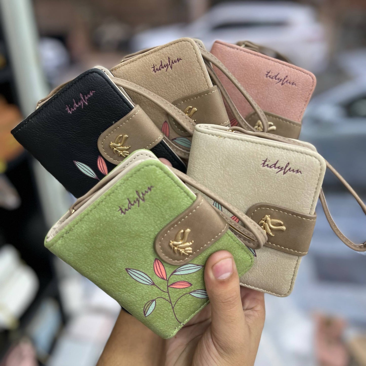 ✨ Product Title:
Tidyfun Floral Leaf Design Wallet – Soft PU Leather, Compact & Stylish for Everyday Use