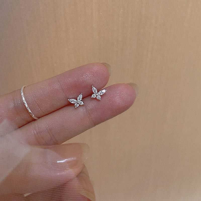 🦋 Shine bright with these tiny butterflies of elegance!