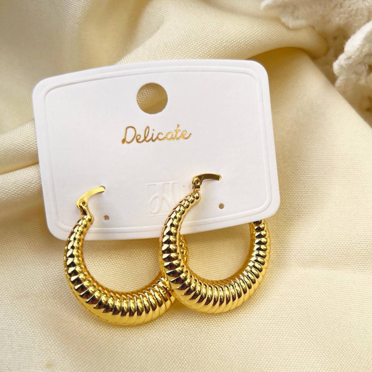 Product Name:
Lightweight Hollow Chinese Gold Plated Earrings – Real Gold Water Plating