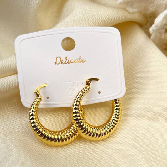 Product Name:
Lightweight Hollow Chinese Gold Plated Earrings – Real Gold Water Plating