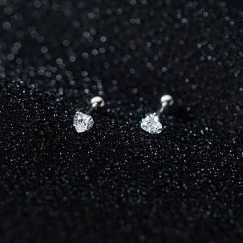 Product Name

316 Stainless Steel Heart-Shaped Zircon Piercing – 4mm – Single Piece