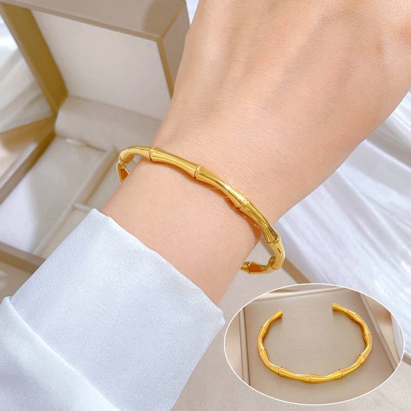 Product Title:
Elegant Bamboo-Inspired Gold Bracelet