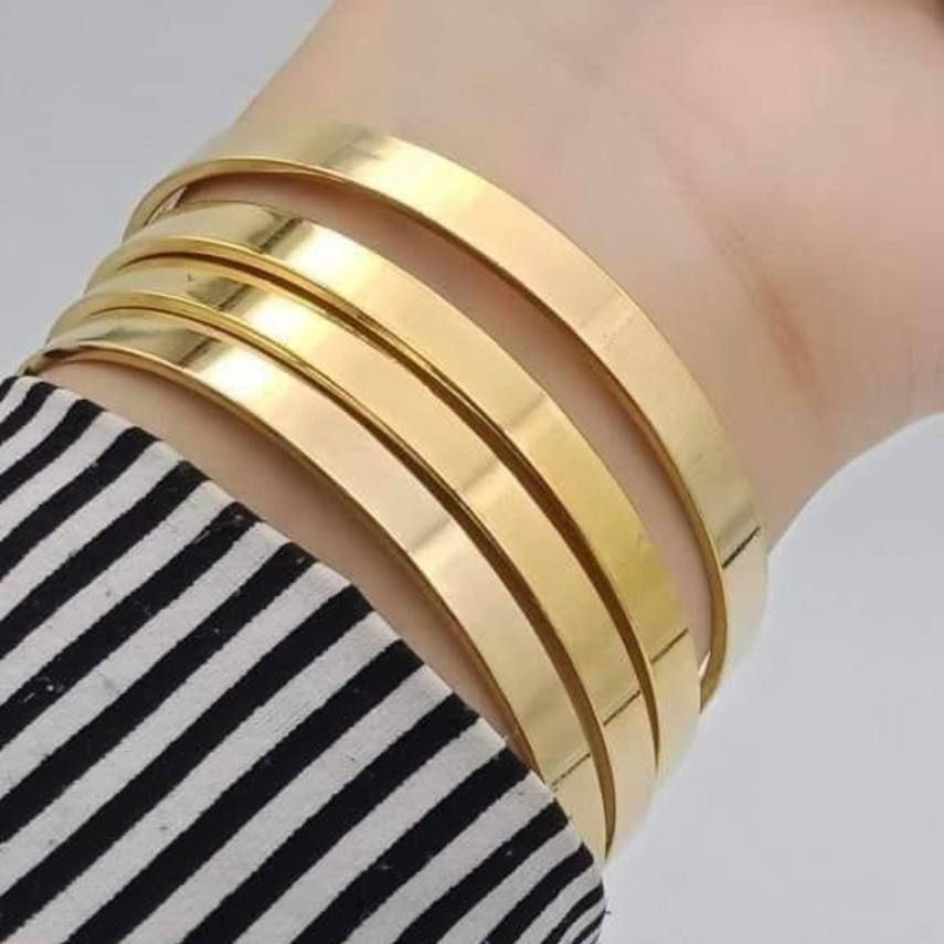 Product Name:
Mirror-Style Chinese Gold Bangle Set – Size 60 (Equivalent to Gold Size 19)