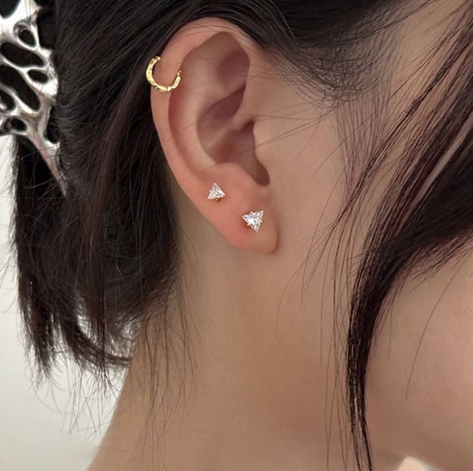 Product Name

316 Stainless Steel Triangle Zircon Piercing – 4mm – Single Piece