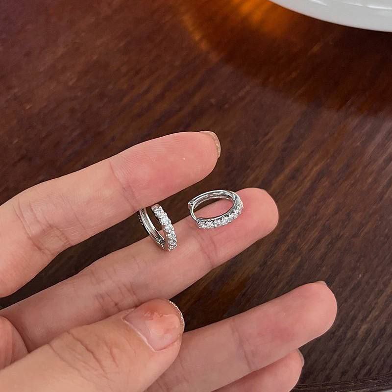 🔸 Product Name

316 Stainless Steel Bar Piercing with Colorful Zircon Stones – 10mm (Single Piece)