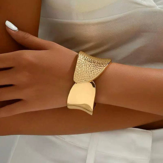 Product Name:
Trend Bangle Bracelet – One Size | Gold-Tone High-Quality Material