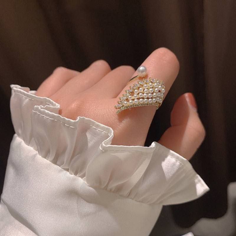 Product Name:
Premium Gold Plated Zircon Ring – Adjustable Free Size