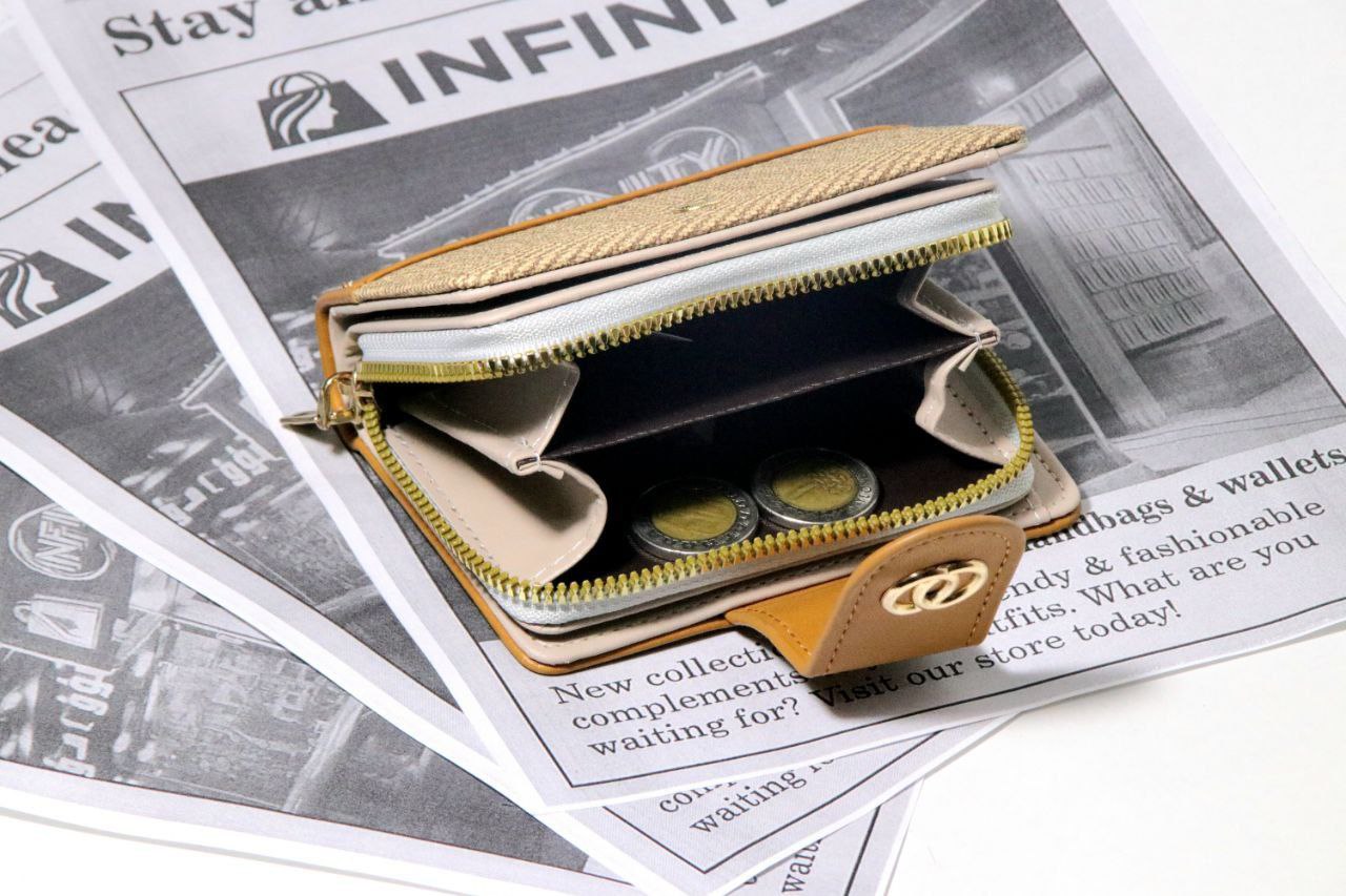Product Name: Stylish Wallet with Chain