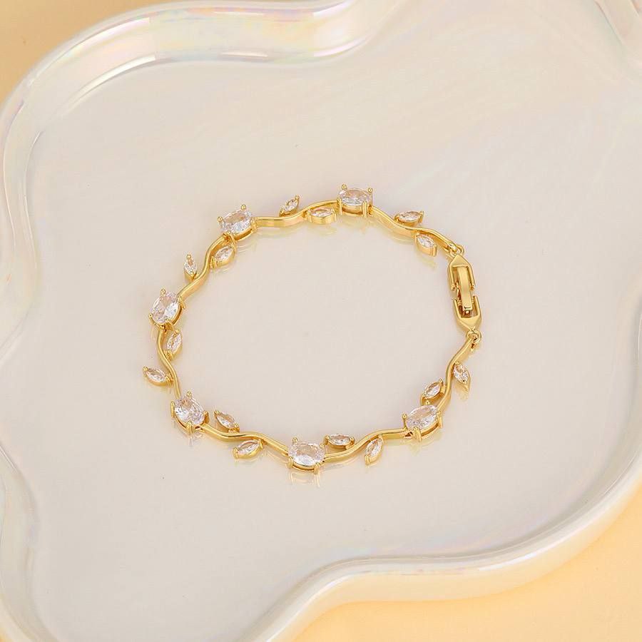 Product Name:
Tulip Trend Bracelet – Chinese Gold Plated with Zircon Stones