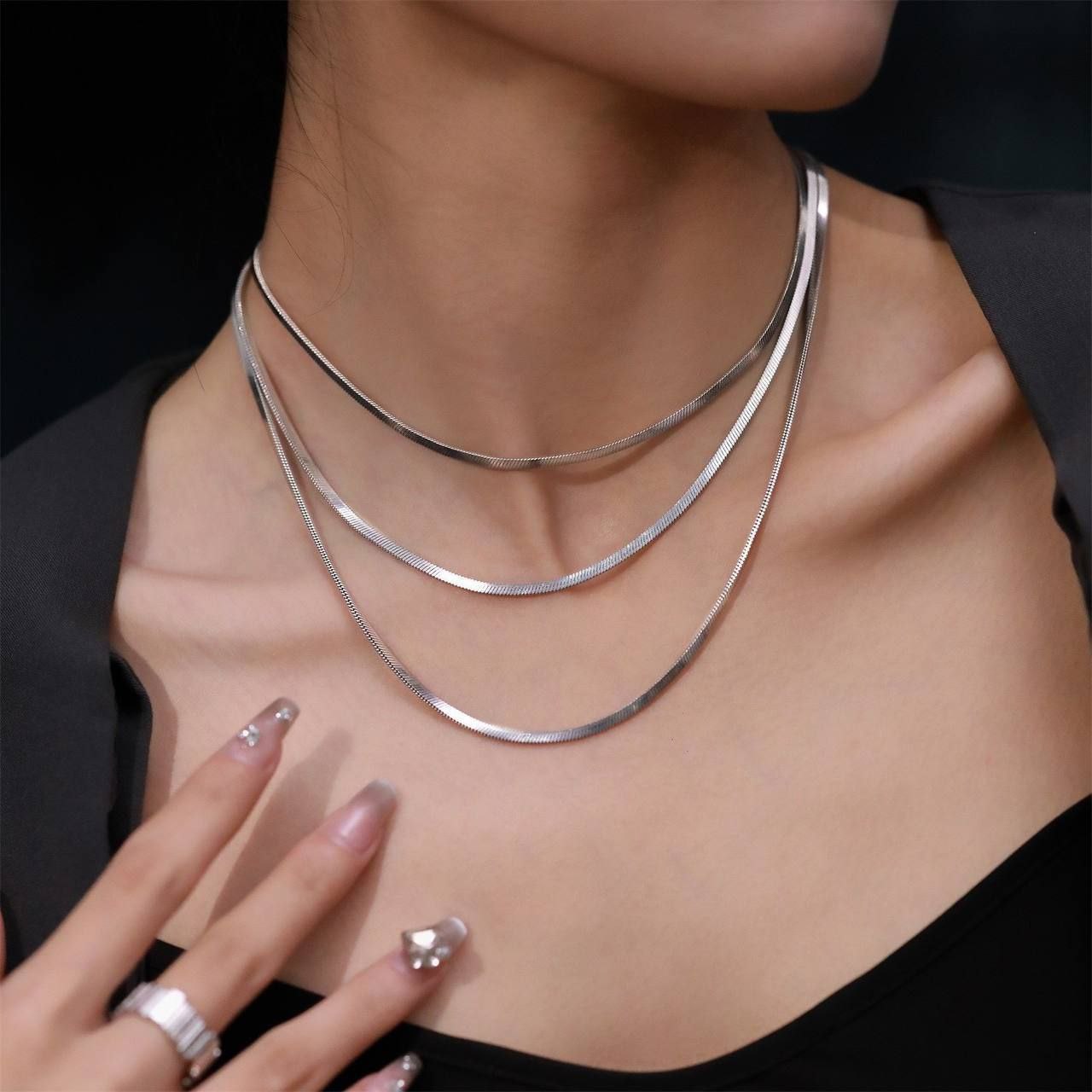 "An elegant silver necklace that highlights your femininity with confidence 🌙"