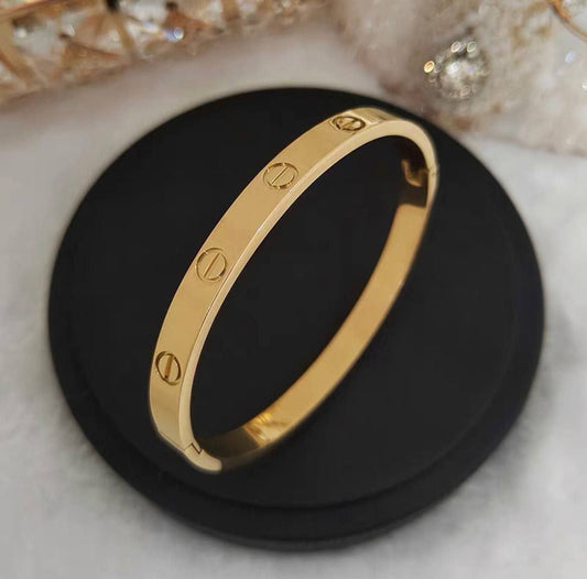 Product Name

Pure Stainless Steel Cartier-Style Bracelet – Full Engraved Stamps (Size 17)