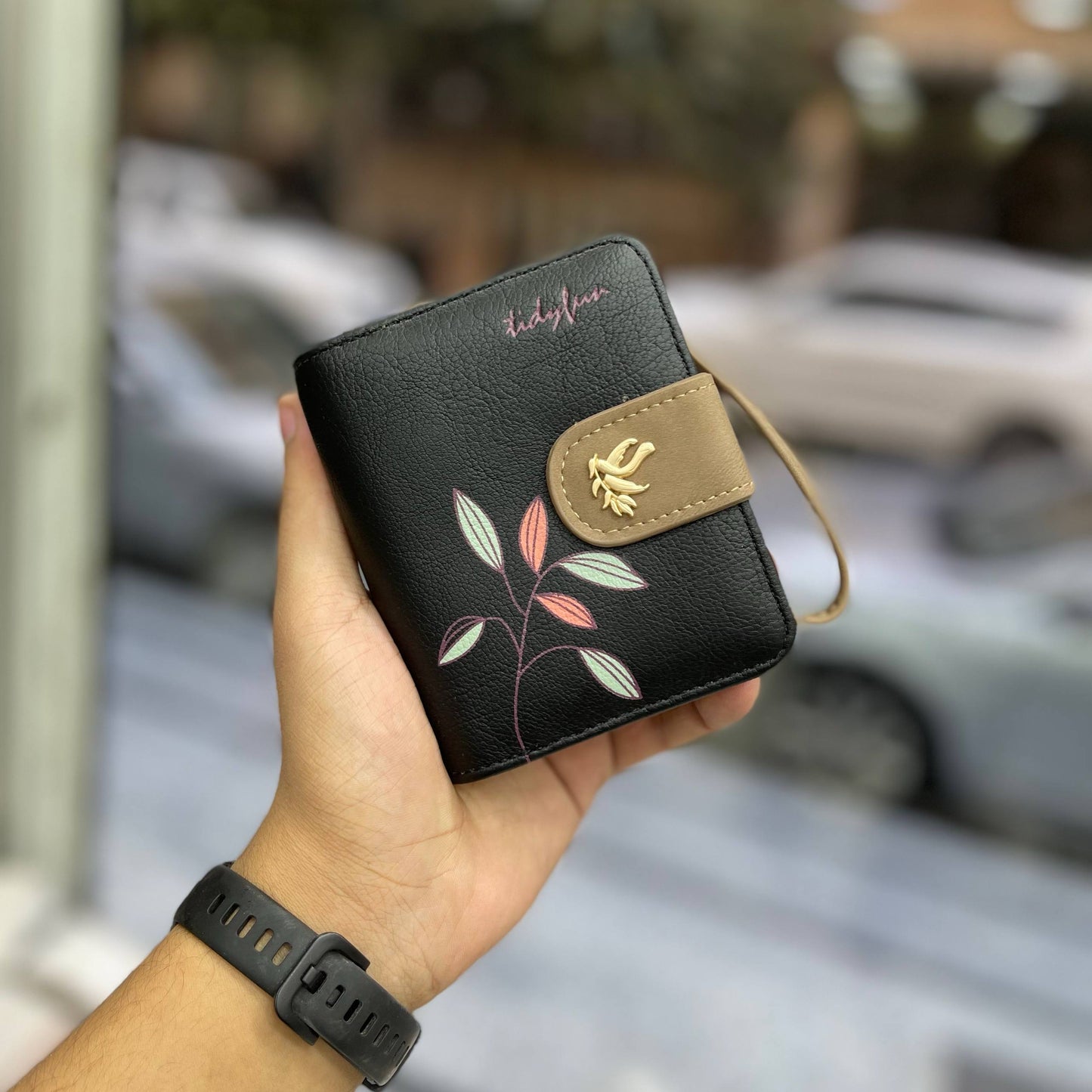 ✨ Product Title:
Tidyfun Floral Leaf Design Wallet – Soft PU Leather, Compact & Stylish for Everyday Use