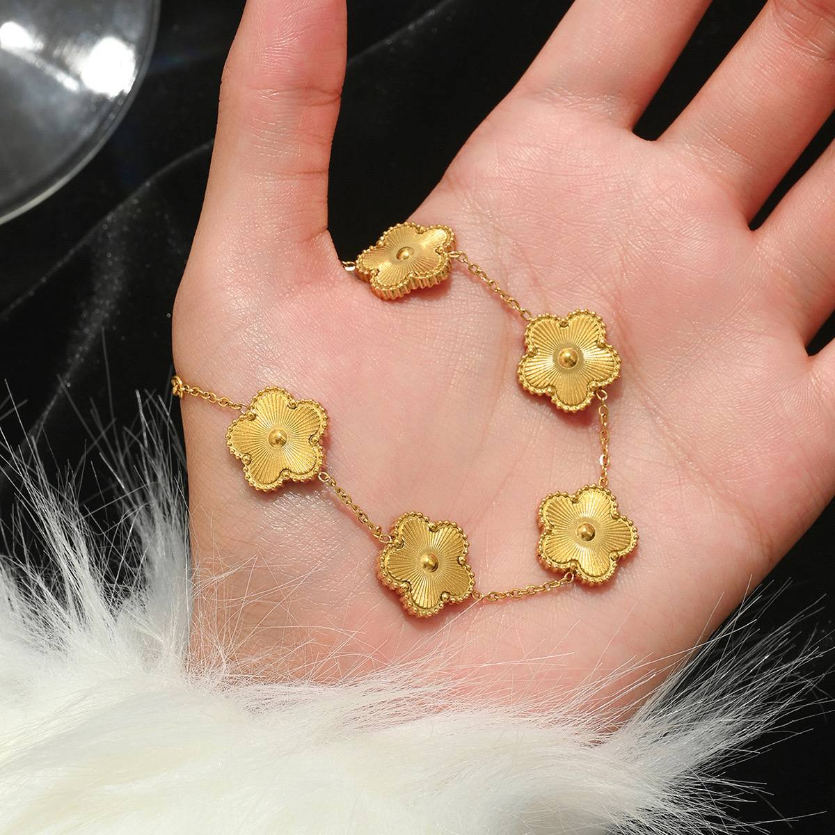 Product Name:
Five-Petal Flower Bracelet – Pure 316L Stainless Steel