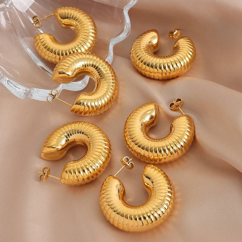 Product Name:
Lightweight Hollow Chinese Gold Plated Earrings – Real Gold Water Plating