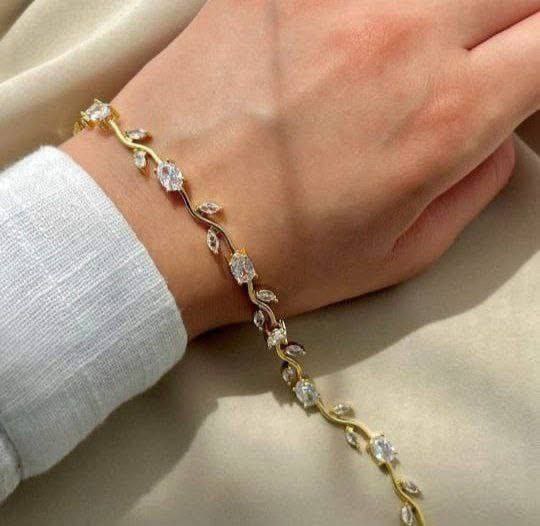 Product Name:
Tulip Trend Bracelet – Chinese Gold Plated with Zircon Stones