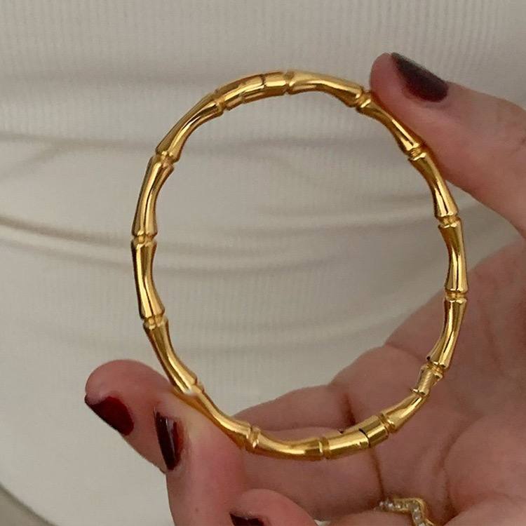 Product Title:
Classic Bamboo-Inspired Gold Bangle