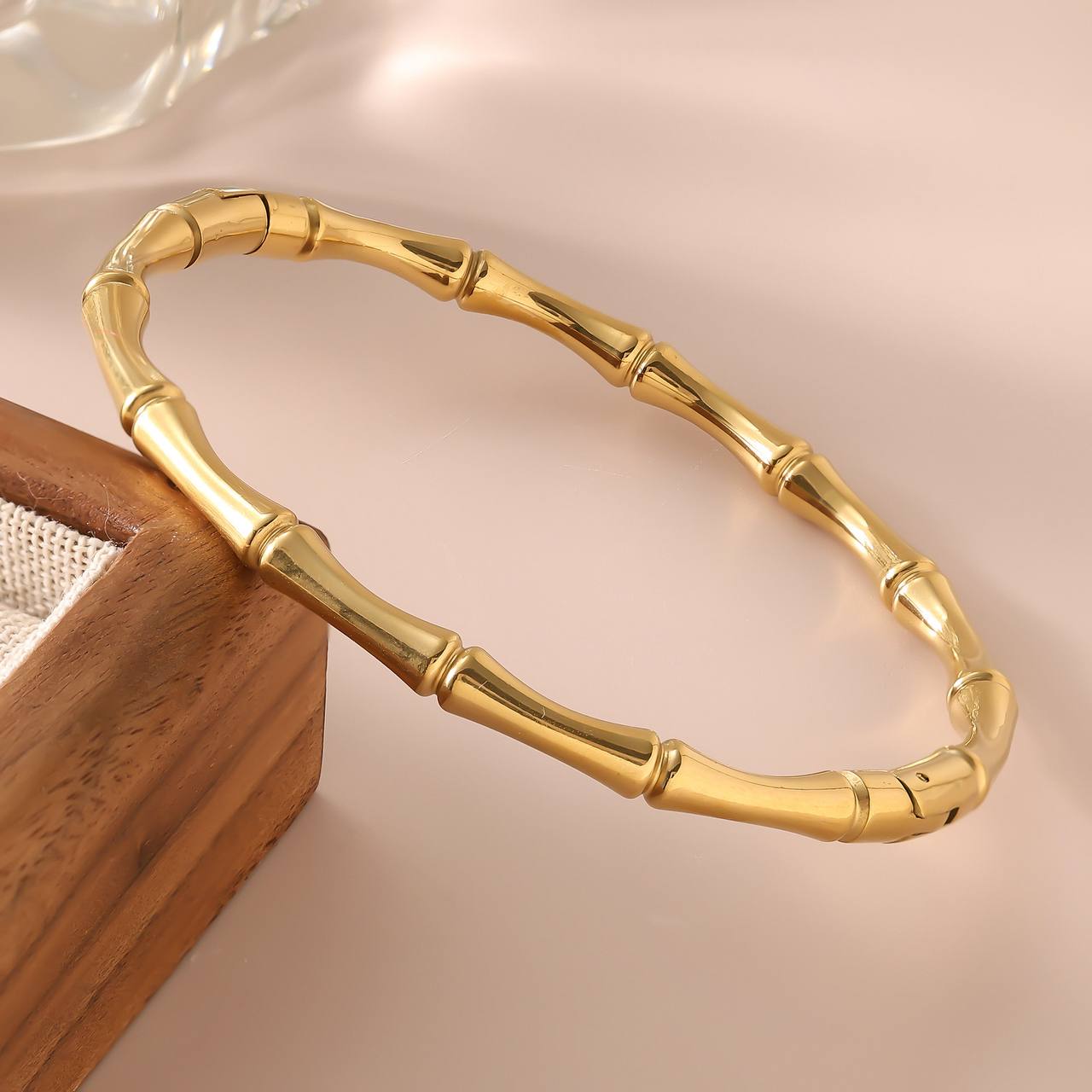 Product Title:
Classic Bamboo-Inspired Gold Bangle