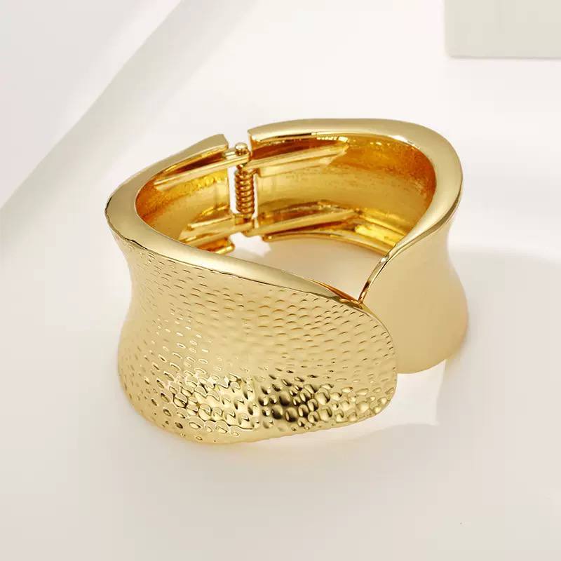 Product Name:
Trend Bangle Bracelet – One Size | Gold-Tone High-Quality Material