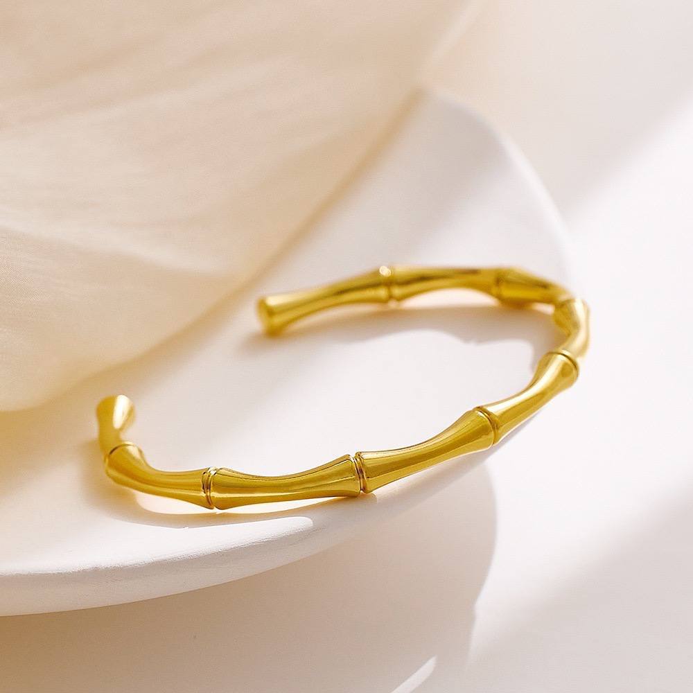 Product Title:
Elegant Bamboo-Inspired Gold Bracelet