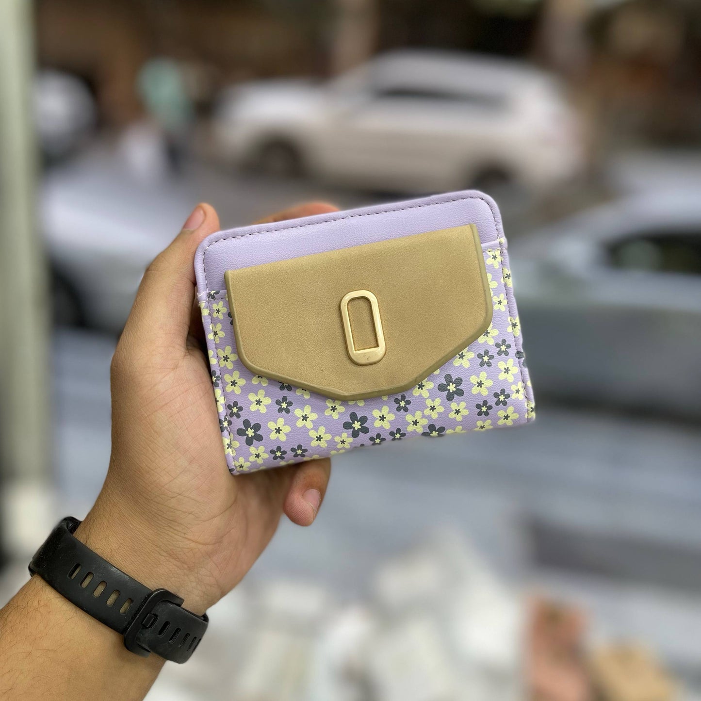 🔹 Product Name 

Floral Pink & Beige Mini Wallet