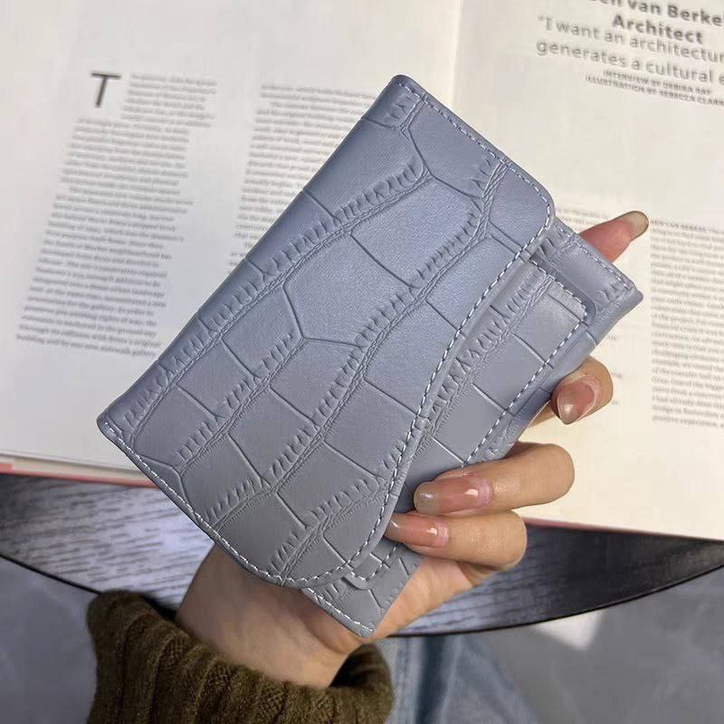 Product Name:
Crocodile Pattern Mini Leather Wallet