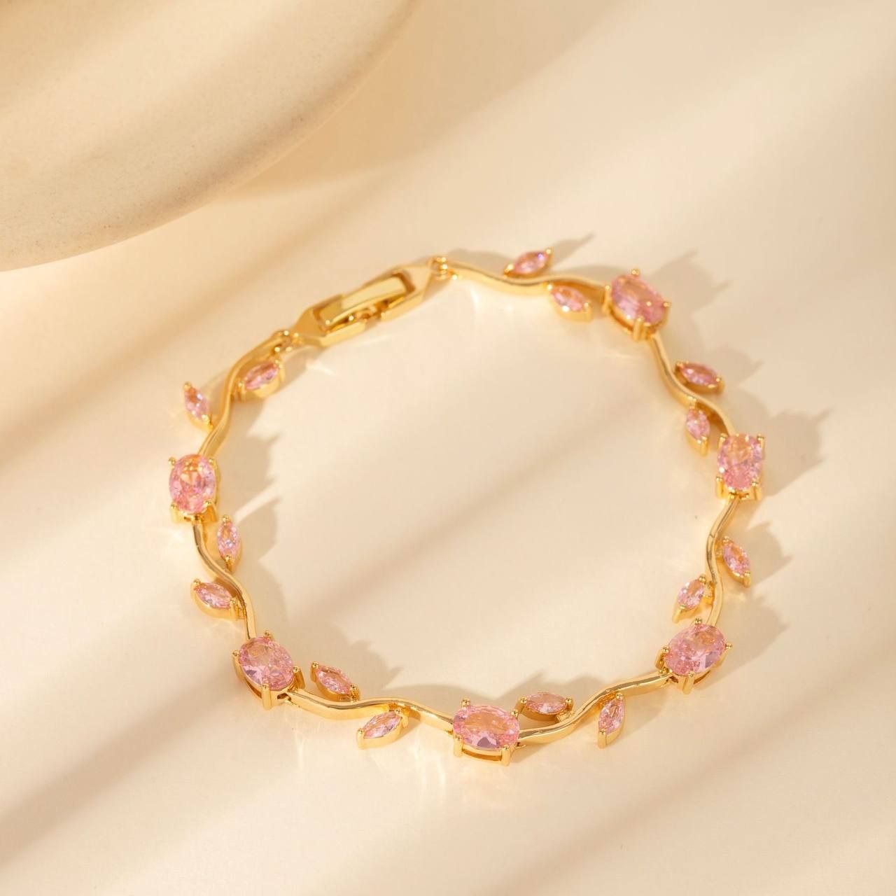 Product Name:
Tulip Trend Bracelet – Chinese Gold Plated with Zircon Stones