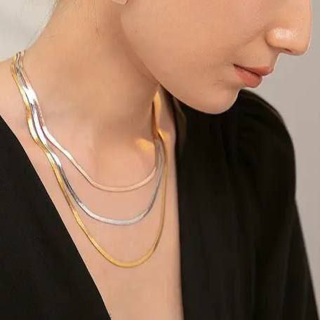 ✨ Elegant Layered Necklace – A Perfect Blend of Gold and Silver