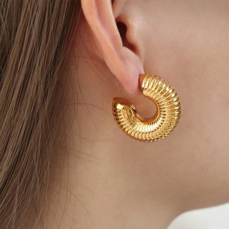 Product Name:
Lightweight Hollow Chinese Gold Plated Earrings – Real Gold Water Plating