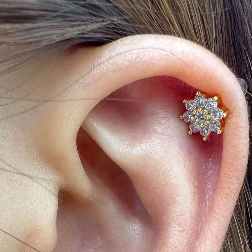 Elegant Flower Stud Earring – Gold & Silver Colors 💎