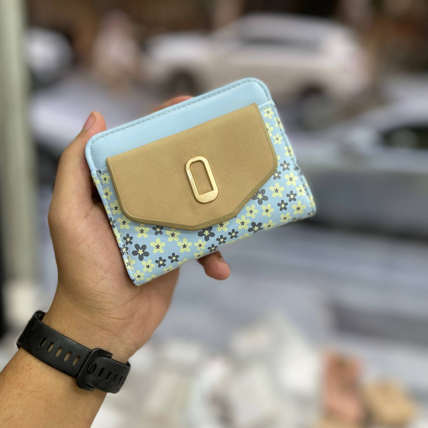 🔹 Product Name 

Floral Pink & Beige Mini Wallet