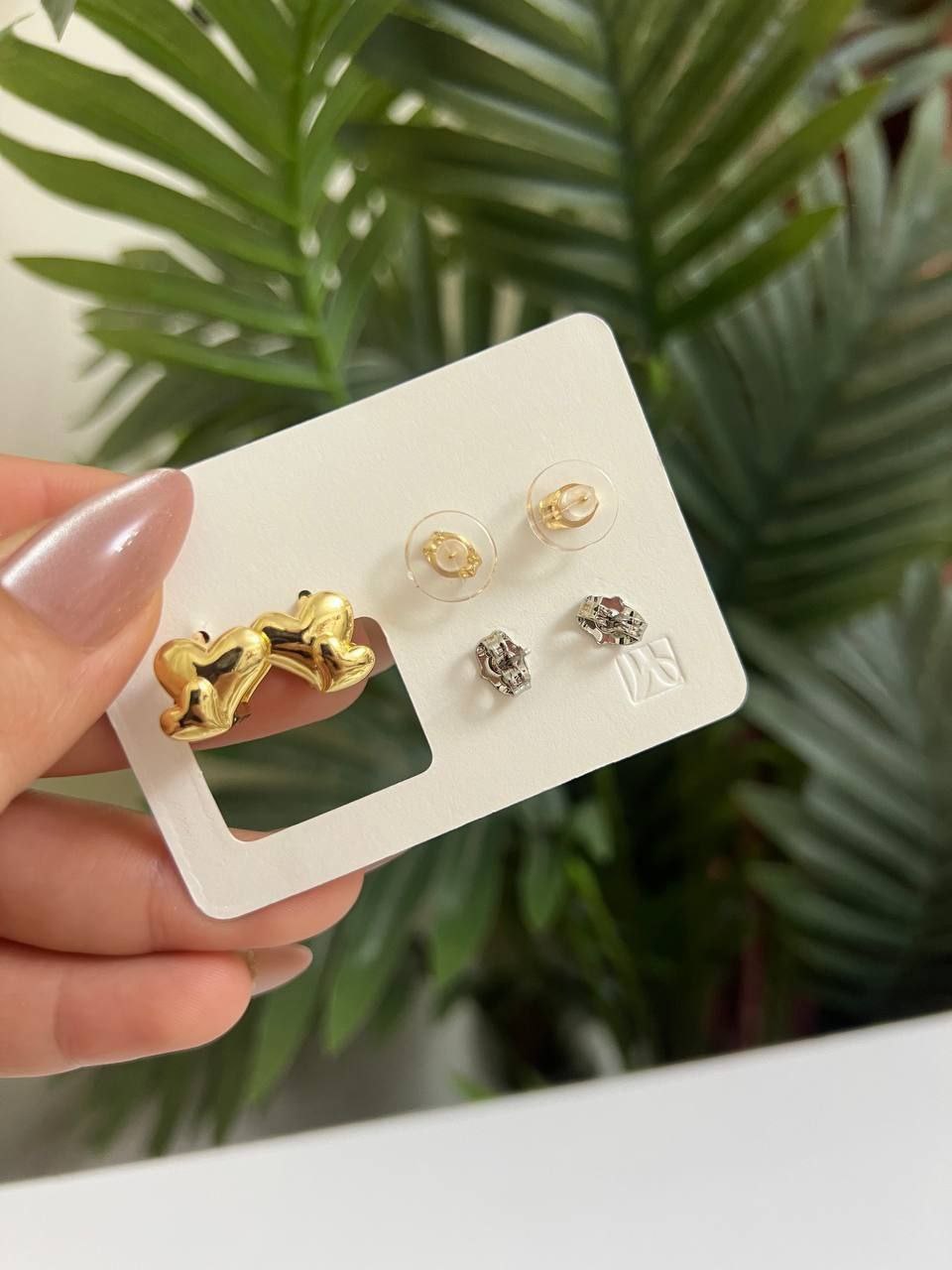 Product Name:
Infinity Triple Earring Card – Chinese Gold Plated (2 Twist Hoops + 1 Stud)