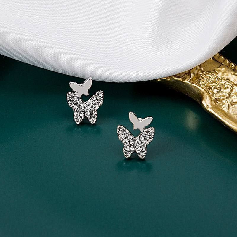 Elegant Crystal Butterfly Earrings – A Touch of Grace and Glamour