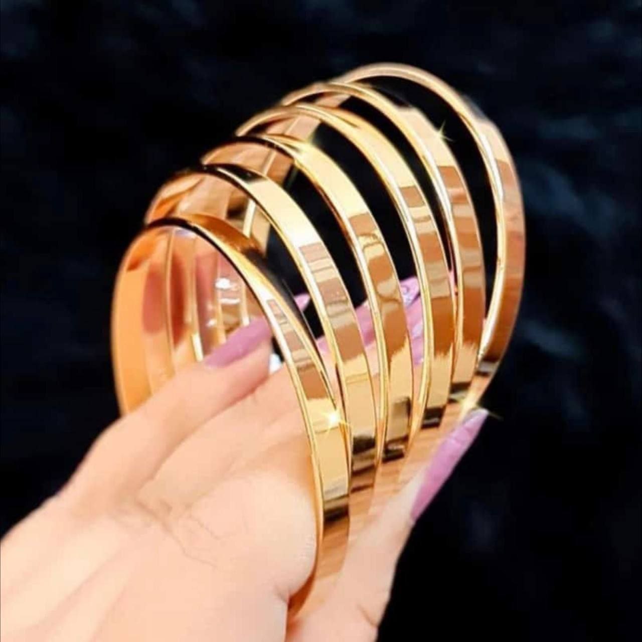 Product Name:
Mirror-Style Chinese Gold Bangle Set – Size 60 (Equivalent to Gold Size 19)