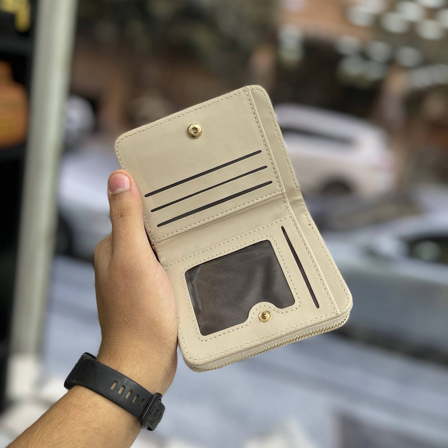 🔹 Product Name 

Floral Pink & Beige Mini Wallet