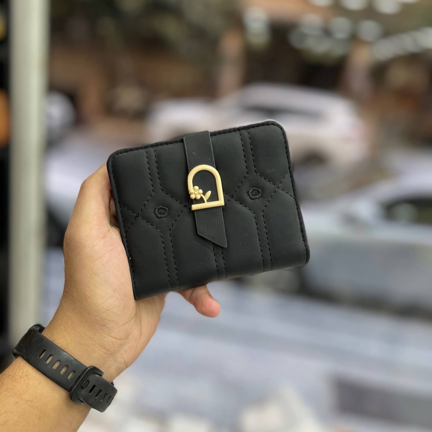 Product Name:

Elegant Quilted Leather Wallet with Gold Buckle