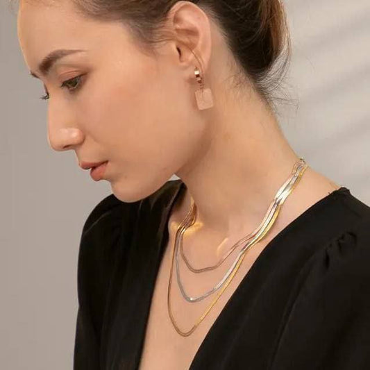 ✨ Elegant Layered Necklace – A Perfect Blend of Gold and Silver