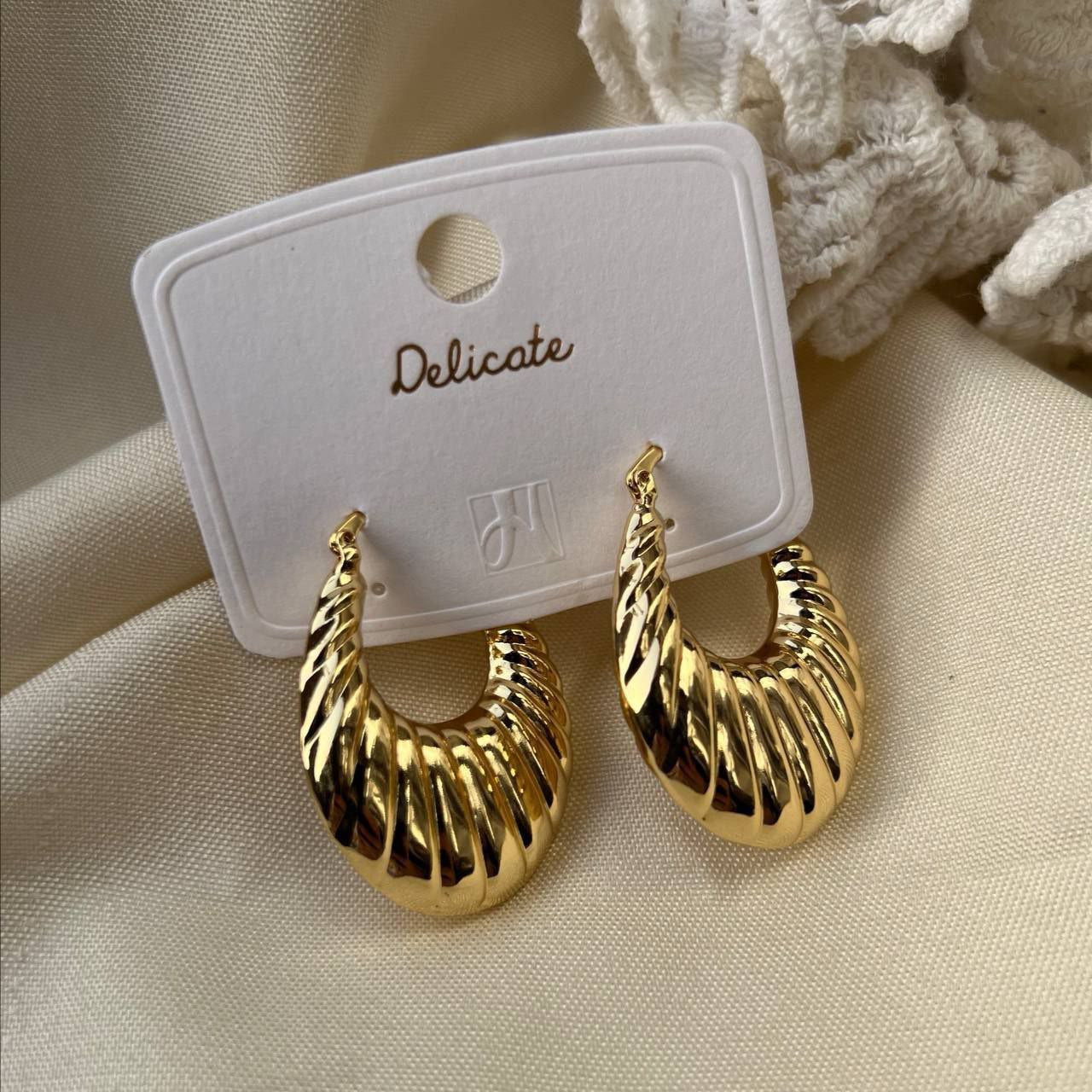 Product Name:
Lightweight Hollow Chinese Gold Plated Earrings – Real Gold Water Plating