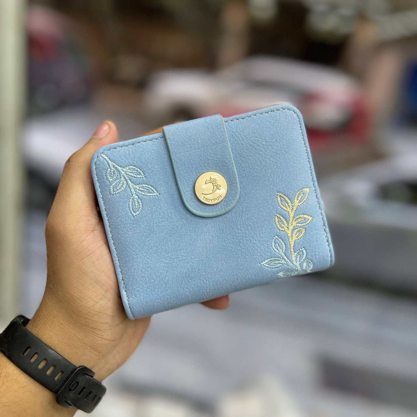 ✨ Product Title:
Elegant Embroidered Leaf Pattern Wallet – Soft PU Leather, Compact & Stylish